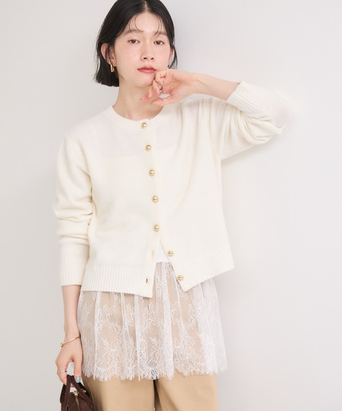 le cercle ADAM ET ROPE'(ルセルクルアダムエロペ)の「ゴールドボタンショートカーディガン(カーディガン/ボレロ・レディース・ブラック/ホワイト/サックスブルー/グレー・FREE)」の2枚目の写真