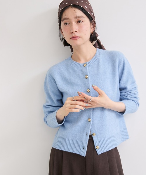 le cercle ADAM ET ROPE'(ルセルクルアダムエロペ)の「ゴールドボタンショートカーディガン(カーディガン/ボレロ・レディース・ブラック/ホワイト/サックスブルー/グレー・FREE)」の4枚目の写真