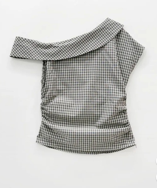 LOENNE(ロエヌ)の「Big Collar Off-Shoulder Top / ビッグカラーオフショルダートップス(Tシャツ/カットソー・レディース・アイボリー/チャコールグレー・FREE)」の9枚目の写真