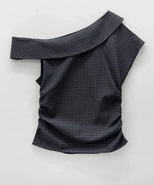 LOENNE(ロエヌ)の「Big Collar Off-Shoulder Top / ビッグカラーオフショルダートップス(Tシャツ/カットソー・レディース・アイボリー/チャコールグレー・FREE)」の10枚目の写真