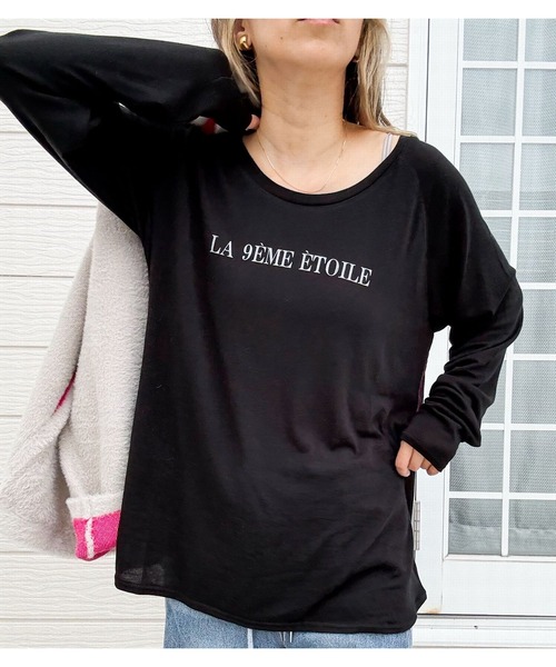 Q(キュー)の「【着回し抜群】ラグランロゴロンT 秋冬(Tシャツ/カットソー・レディース・パープル/グレイッシュベージュ/ブラック・MEDIUM)」の7枚目の写真