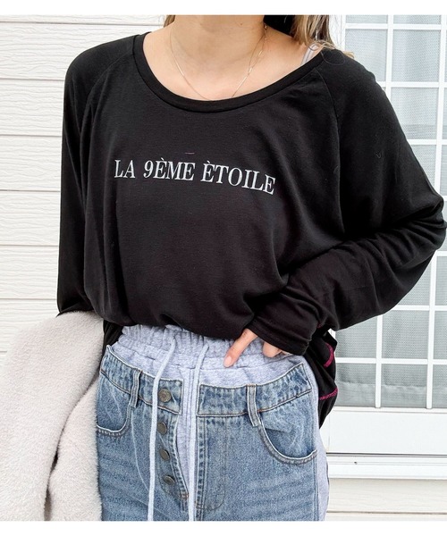Q(キュー)の「【着回し抜群】ラグランロゴロンT 秋冬(Tシャツ/カットソー・レディース・パープル/グレイッシュベージュ/ブラック・MEDIUM)」の8枚目の写真