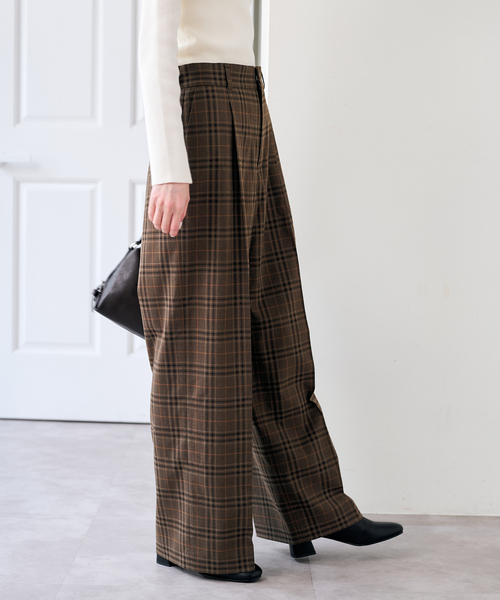 U by SPICK&SPAN(ユーバイスピックアンドスパン)の「裏起毛タックパンツ(スラックス・レディース・チャコールグレー/ブラウン・36/38)」の2枚目の写真