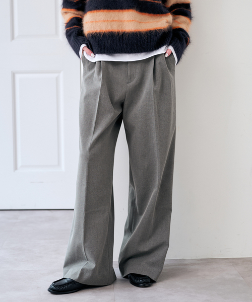 U by SPICK&SPAN(ユーバイスピックアンドスパン)の「裏起毛タックパンツ(スラックス・レディース・チャコールグレー/ブラウン・36/38)」の1枚目の写真