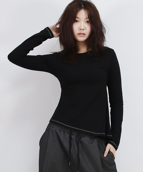 DEMARC(ドゥマーク)の「unbalanced slim fit long-sleeve T-shirt Black(Tシャツ/カットソー・レディース・ブラック・SMALL/MEDIUM)」の3枚目の写真