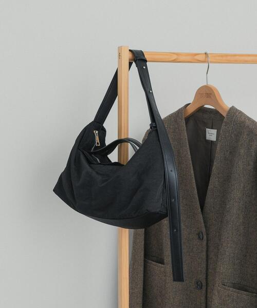 URBAN RESEARCH DOORS(アーバンリサーチドアーズ)の「撥水ナイロン2WAYバッグ(ショルダーバッグ・レディース・ブラック/ベージュ・-)」の2枚目の写真