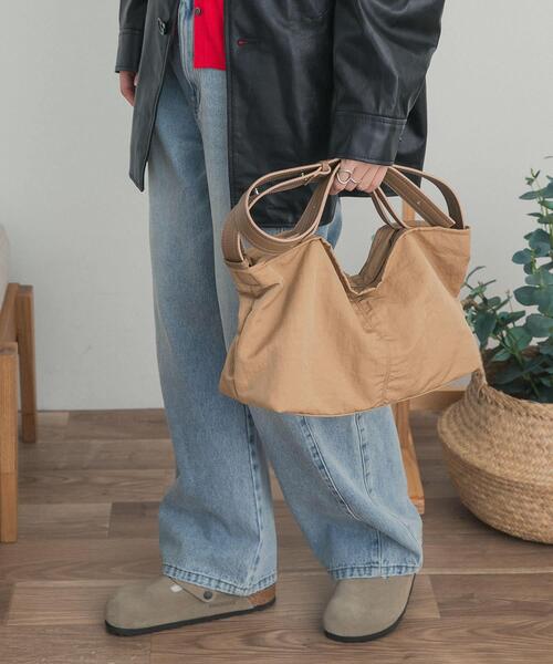 URBAN RESEARCH DOORS(アーバンリサーチドアーズ)の「撥水ナイロン2WAYバッグ(ショルダーバッグ・レディース・ブラック/ベージュ・-)」の16枚目の写真