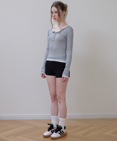 ROSEFRANTZ（ロゼフランツ）の「Henley Neck Layered Long Sleeve [Gray]（Tシャツ/カットソー・レディース・ライトグレー・OS）」の3枚目の写真