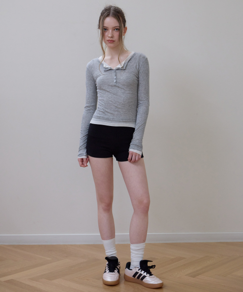 ROSEFRANTZ（ロゼフランツ）の「Henley Neck Layered Long Sleeve [Gray]（Tシャツ/カットソー・レディース・ライトグレー・OS）」の7枚目の写真