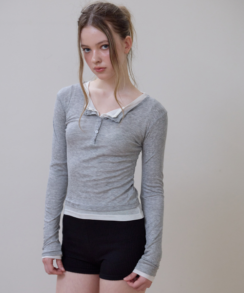 ROSEFRANTZ（ロゼフランツ）の「Henley Neck Layered Long Sleeve [Gray]（Tシャツ/カットソー・レディース・ライトグレー・OS）」の8枚目の写真