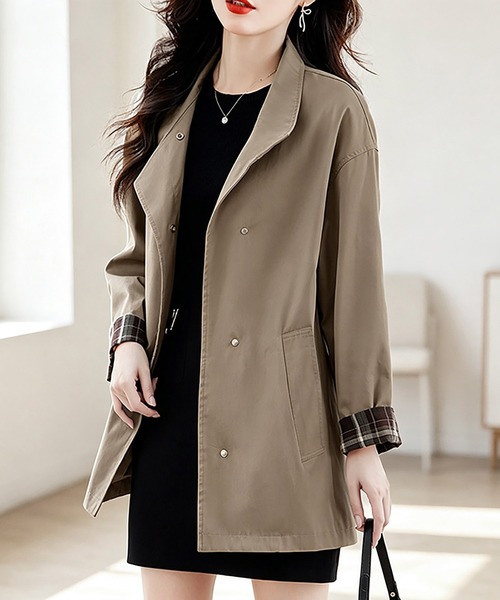 Doux Belle(ドゥーベル)の「変形スタンドカラーライトブルゾン(ブルゾン・レディース・カーキ/ブラック・X-LARGE/LARGE/MEDIUM)」の3枚目の写真