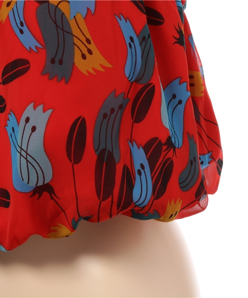 SLY(スライ)の「KIELO FLOWER フリルTOPS(タンクトップ・レディース・ダークグリーン/レッド/ネイビー・FREE)」の7枚目の写真