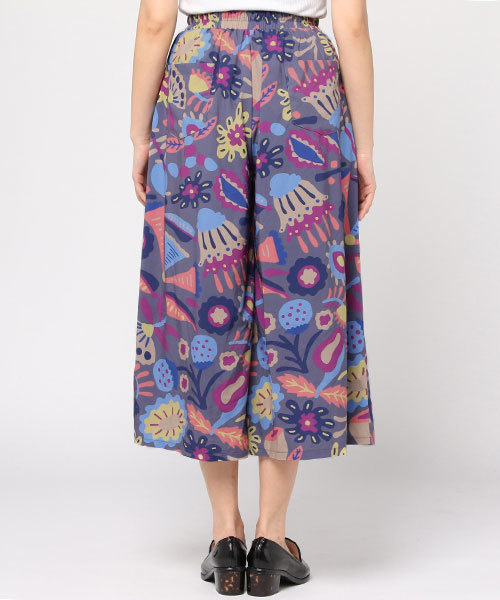 MERLOT（メルロー）の「唄うフラワーズ柄ワイドパンツ5917（その他パンツ・レディース・ベージュ/ブル－グレ－・FREE）」の5枚目の写真