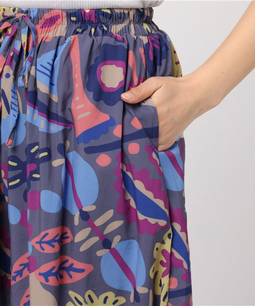 MERLOT（メルロー）の「唄うフラワーズ柄ワイドパンツ5917（その他パンツ・レディース・ベージュ/ブル－グレ－・FREE）」の8枚目の写真