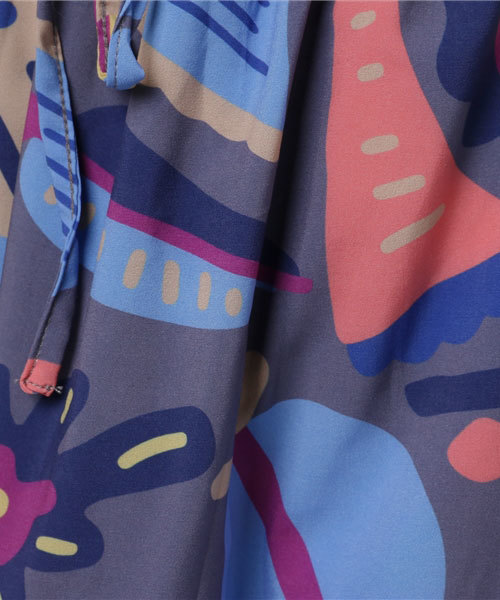 MERLOT（メルロー）の「唄うフラワーズ柄ワイドパンツ5917（その他パンツ・レディース・ベージュ/ブル－グレ－・FREE）」の10枚目の写真