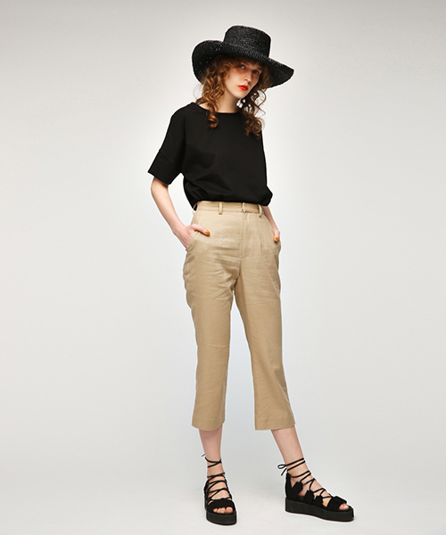MOUSSY(マウジー)の「LINEN CROPPED PANTS(その他パンツ・レディース・ベージュ/ネイビー・1/2)」の2枚目の写真