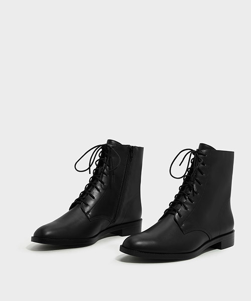 CHARLES & KEITH(チャールズ & キース)の「レースアップカフブーツ / LACE-UP CALF BOOTS(ブーツ・レディース・オリーブ/ブラック・22.5cm/23.5cm/23cm/24.5cm/25cm)」の13枚目の写真