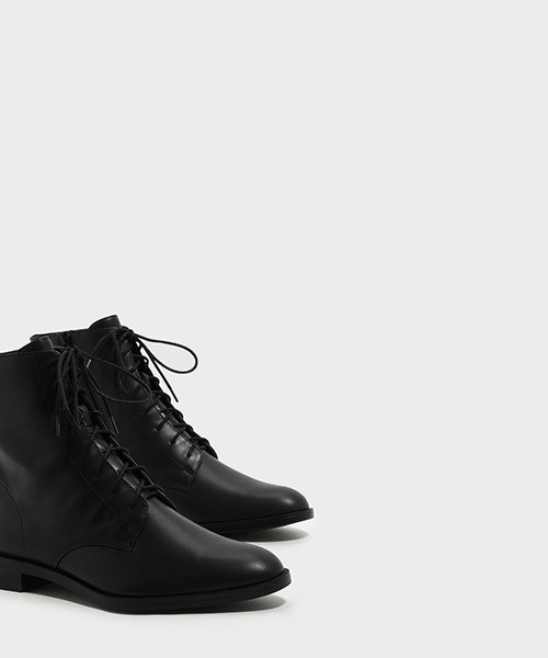 CHARLES & KEITH(チャールズ & キース)の「レースアップカフブーツ / LACE-UP CALF BOOTS(ブーツ・レディース・オリーブ/ブラック・22.5cm/23.5cm/23cm/24.5cm/25cm)」の12枚目の写真
