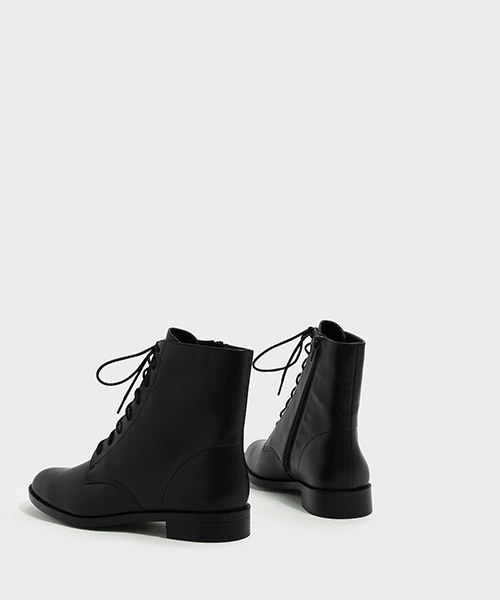 CHARLES & KEITH(チャールズ & キース)の「レースアップカフブーツ / LACE-UP CALF BOOTS(ブーツ・レディース・オリーブ/ブラック・22.5cm/23.5cm/23cm/24.5cm/25cm)」の11枚目の写真
