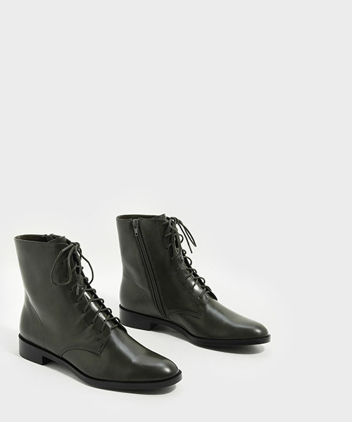 CHARLES & KEITH(チャールズ & キース)の「レースアップカフブーツ / LACE-UP CALF BOOTS(ブーツ・レディース・オリーブ/ブラック・22.5cm/23.5cm/23cm/24.5cm/25cm)」の7枚目の写真