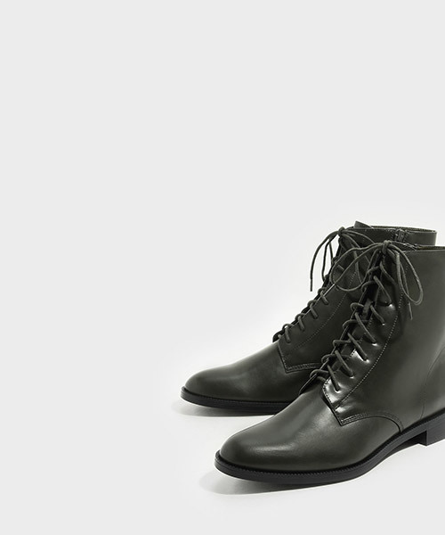 CHARLES & KEITH(チャールズ & キース)の「レースアップカフブーツ / LACE-UP CALF BOOTS(ブーツ・レディース・オリーブ/ブラック・22.5cm/23.5cm/23cm/24.5cm/25cm)」の6枚目の写真