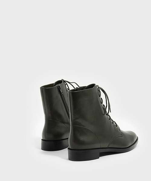 CHARLES & KEITH(チャールズ & キース)の「レースアップカフブーツ / LACE-UP CALF BOOTS(ブーツ・レディース・オリーブ/ブラック・22.5cm/23.5cm/23cm/24.5cm/25cm)」の5枚目の写真