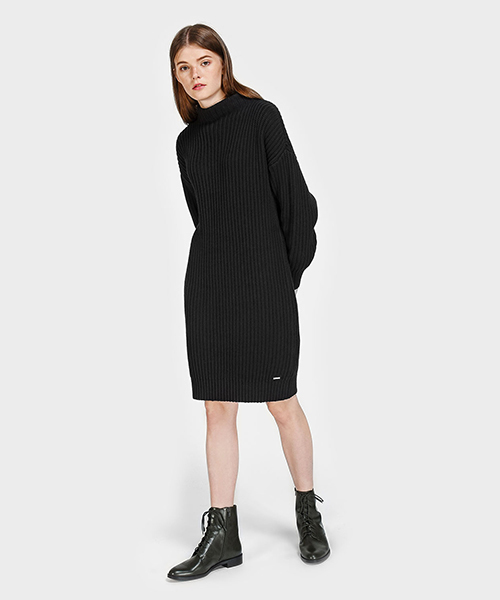 CHARLES & KEITH(チャールズ & キース)の「レースアップカフブーツ / LACE-UP CALF BOOTS(ブーツ・レディース・オリーブ/ブラック・22.5cm/23.5cm/23cm/24.5cm/25cm)」の4枚目の写真