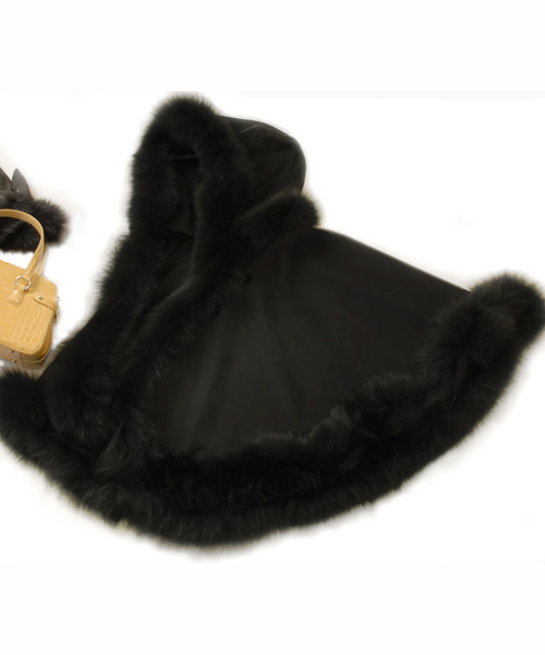 sankyo shokai（サンキョウショウカイ）の「カシミヤケープ（ポンチョ・レディース・ブラック/キャメル/ダークブラウン・FREE）」の4枚目の写真