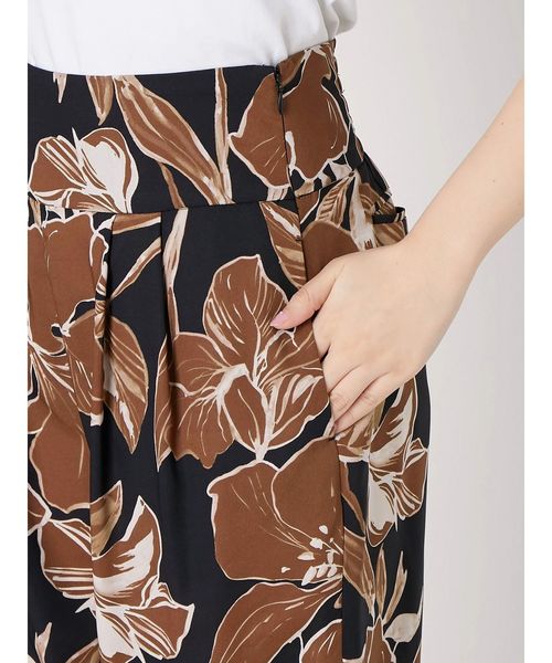 LAGUNAMOON(ラグナムーン)の「アロハフラワータックパンツ(その他パンツ・レディース・カーキ/ブラック・SMALL/MEDIUM)」の8枚目の写真
