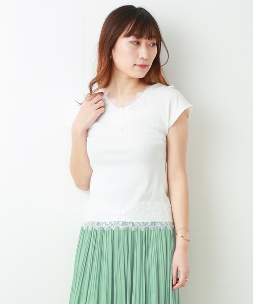 MARLENE JOBERT（マルレーヌ　ジョベル）の「テレコレースカットソー（Tシャツ/カットソー・レディース・ブラック/パープル/ブラウン/オフホワイト・M）」の2枚目の写真