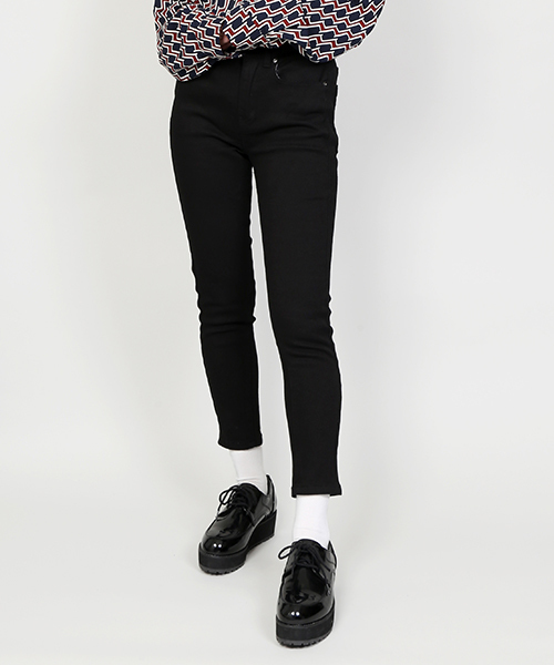 PUNYUS（プニュズ）の「クロップドスキニーパンツ（その他パンツ・レディース・ブラック/ダークインディゴブルー・1/2/4/3）」の2枚目の写真