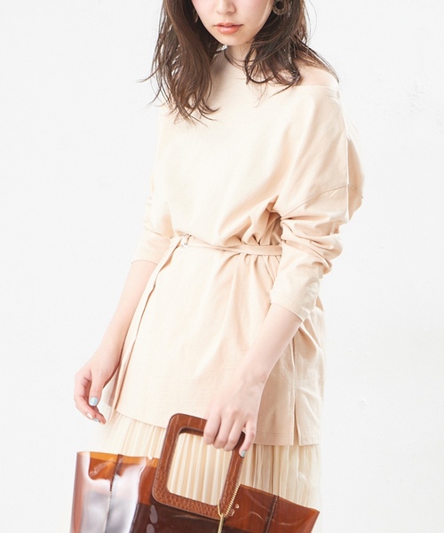 natural couture（ナチュラルクチュール）の「細ベルト付きボートネックT（Tシャツ/カットソー・レディース・ベージュ/オフホワイト/オレンジ/モカ/スミクロ・FREE）」の5枚目の写真