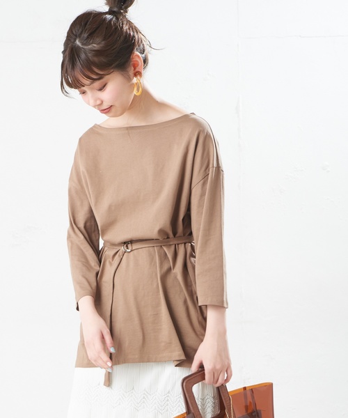 natural couture（ナチュラルクチュール）の「細ベルト付きボートネックT（Tシャツ/カットソー・レディース・ベージュ/オフホワイト/オレンジ/モカ/スミクロ・FREE）」の4枚目の写真