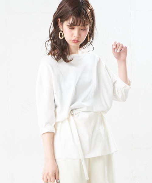 natural couture（ナチュラルクチュール）の「細ベルト付きボートネックT（Tシャツ/カットソー・レディース・ベージュ/オフホワイト/オレンジ/モカ/スミクロ・FREE）」の6枚目の写真