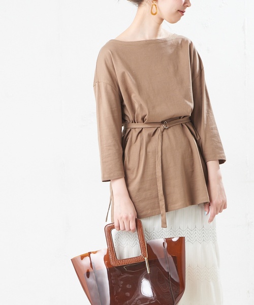 natural couture（ナチュラルクチュール）の「細ベルト付きボートネックT（Tシャツ/カットソー・レディース・ベージュ/オフホワイト/オレンジ/モカ/スミクロ・FREE）」の7枚目の写真