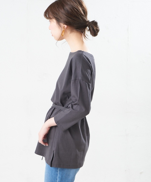 natural couture（ナチュラルクチュール）の「細ベルト付きボートネックT（Tシャツ/カットソー・レディース・ベージュ/オフホワイト/オレンジ/モカ/スミクロ・FREE）」の8枚目の写真