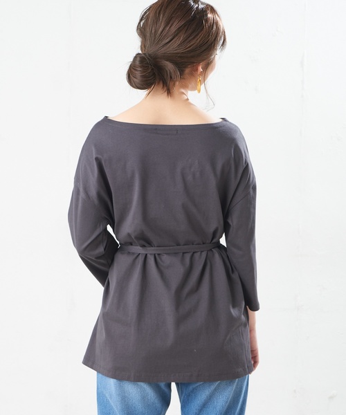 natural couture（ナチュラルクチュール）の「細ベルト付きボートネックT（Tシャツ/カットソー・レディース・ベージュ/オフホワイト/オレンジ/モカ/スミクロ・FREE）」の17枚目の写真