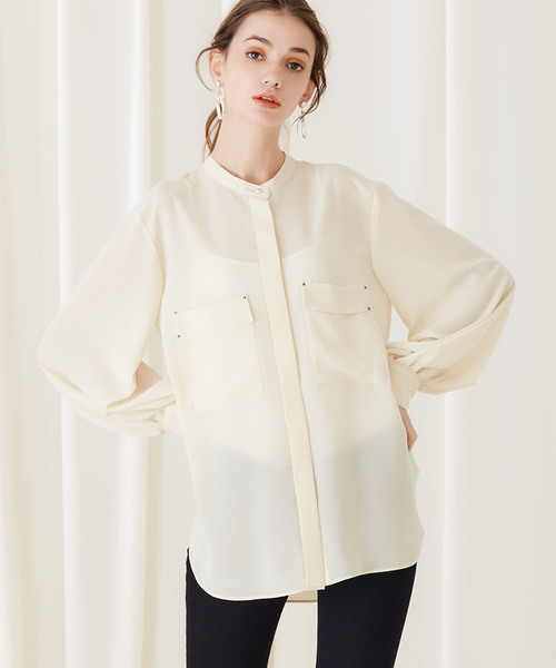 STUDIOUS（ステュディオス）の「【STUDIOUS】ライトシアー ボリュームスリーブ ノーカラーシャツ（シャツ/ブラウス・レディース・ブラック/アイボリー・FREE）」の2枚目の写真