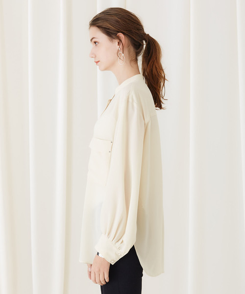 STUDIOUS（ステュディオス）の「【STUDIOUS】ライトシアー ボリュームスリーブ ノーカラーシャツ（シャツ/ブラウス・レディース・ブラック/アイボリー・FREE）」の8枚目の写真