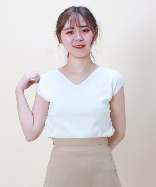 TRUDEA(トルディア)の「バックメタルプレート フレンチスリーブニット(ニット/セーター・レディース・ホワイト/ブラック/モカ/カーキ/ネイビー/ピンク・MEDIUM/LARGE)」の2枚目の写真