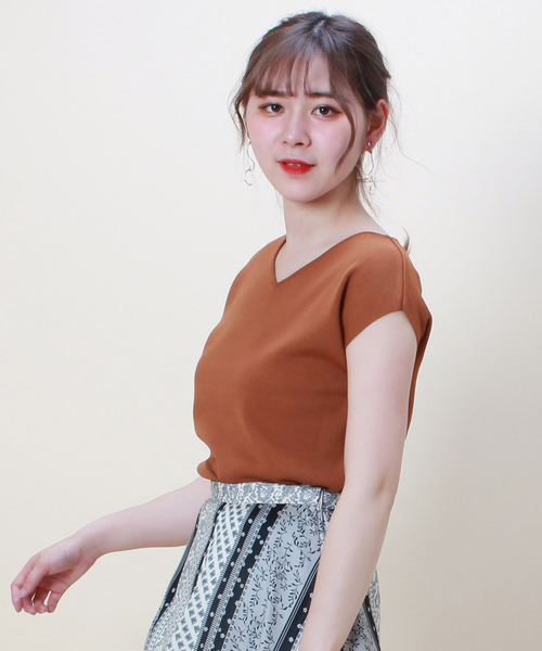 TRUDEA(トルディア)の「バックメタルプレート フレンチスリーブニット(ニット/セーター・レディース・ホワイト/ブラック/モカ/カーキ/ネイビー/ピンク・MEDIUM/LARGE)」の4枚目の写真