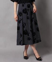 Rose Tiara�i���[�Y�e�B�A���j�́u�h�b�g�t���b�L�[�t���A�X�J�[�g�i�X�J�[�g�j�v