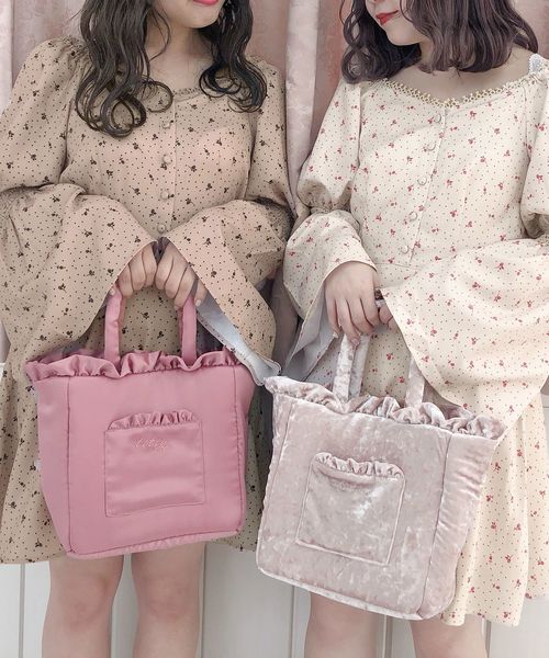 one after another NICE CLAUP(ワンアフターアナザーナイスクラップ)の「【titiy by NICE CLAUP】フリル付きミニバッグ(トートバッグ・レディース・ピンク/ライトピンク・FREE)」の3枚目の写真