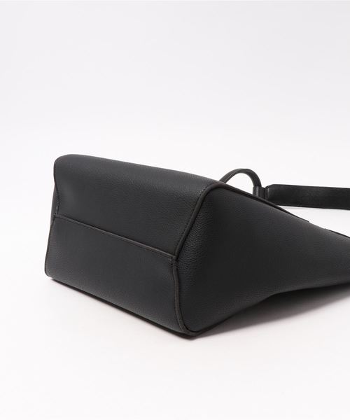 DouDou（ドゥドゥ）の「ポーチ付バケツ型バッグ（ショルダーバッグ・レディース・ブラック/グレイッシュベージュ・FREE）」の5枚目の写真