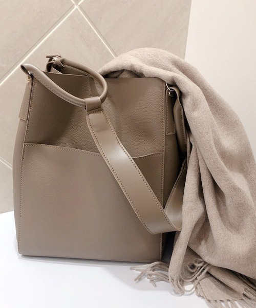 DouDou（ドゥドゥ）の「ポーチ付バケツ型バッグ（ショルダーバッグ・レディース・ブラック/グレイッシュベージュ・FREE）」の9枚目の写真