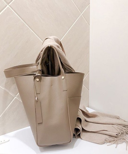 DouDou（ドゥドゥ）の「ポーチ付バケツ型バッグ（ショルダーバッグ・レディース・ブラック/グレイッシュベージュ・FREE）」の10枚目の写真