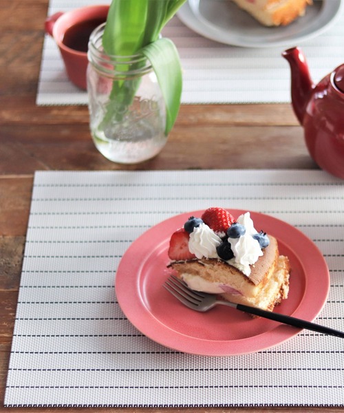 Jubilee(ジュビリー)の「【4枚セット】 北欧デザイン PVC 撥水 ランチョンマット(ランチョンマット/テーブルウェア・レディース・ブラック/ピンク/イエロー/ブルー/ブロンズ/マルチ/ライラック/パープル/ライトグリーン/ゴールド系その他/ダークブラウン/レッド/ベージュ/ブラック系その他/ブラウン系その他/クリーム/ブラック×シルバー/ブラウン系その他2/ブラウン系その他3/ベージュ系その他2/ブラック系その他2/レッド系その他/その他/グレー系その他/ベージュ系その他/バーガンディー/シルバー/ミント/インディゴブルー/カーキ/グレー/ライトブルー/ネイビー/ゴールド系その他2/ゴールド系その他3/ブラウン系/ブラウン系1/ブラウン系2/グリーン系/レッド系その他3/レッド系その他4/レッド系その他5/シルバー系その他2/シルバー系その他3/シルバー系その他4/ブラウン系その他6/ブラウン系その他7/ベージュ系その他3/ベージュ系その他4/レッド系その他2/グレー系その他2/グレー系その他3/ブラウン系その他4/ブラウン系その他5/ブラック系その他3/ブラック系その他4/キャメル/シルバー系その他/その他1/ホワイト×ブラック/ブラック系その他5/ホワイト×グレー/ブラウン系3/グリーン系1/ベージュ系その他5/ブラウン系5/チャコールグレー/ゴールド系その他5/オリーブ/ホワイト×レッド/ゴールド系その他4/ブルー系/ホワイト系その他/ライム/ブラック×ホワイト/ブラック系その他6/ブラウン系4/ブラック×ゴールド/ゴールド系その他6/シルバー系その他5/その他27/その他28/その他29/その他30/その他31/その他32/その他21/その他22/その他23/その他24/その他25/その他26/その他16/その他17/その他18/その他19/その他20/その他11/その他12/その他13/その他14/その他15/その他6/その他7/その他8/その他9/その他10/その他5/その他2/その他3/その他4・FREE)」の5枚目の写真