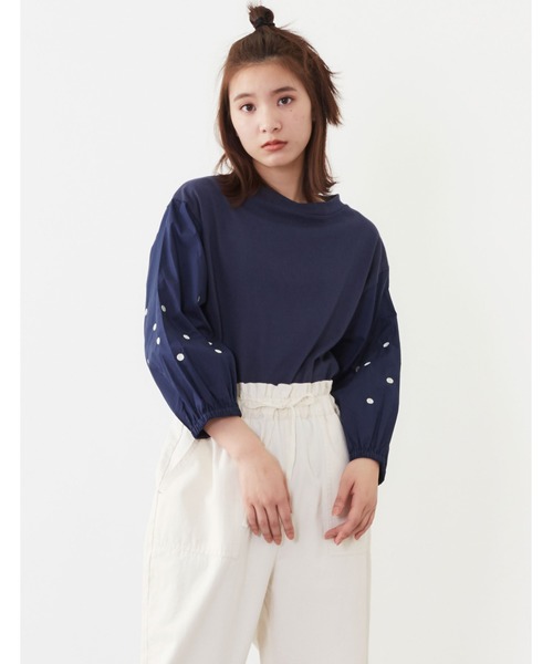 POU DOU DOU(プードゥドゥ)の「ドット刺繍スリーブトップス(Tシャツ/カットソー・レディース・ライトグレー/ネイビー/アイボリー・3)」の1枚目の写真