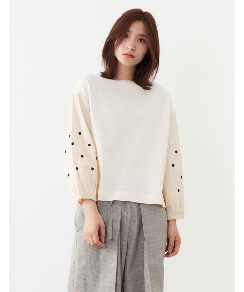 POU DOU DOU(プードゥドゥ)の「ドット刺繍スリーブトップス(Tシャツ/カットソー・レディース・ライトグレー/ネイビー/アイボリー・3)」の2枚目の写真