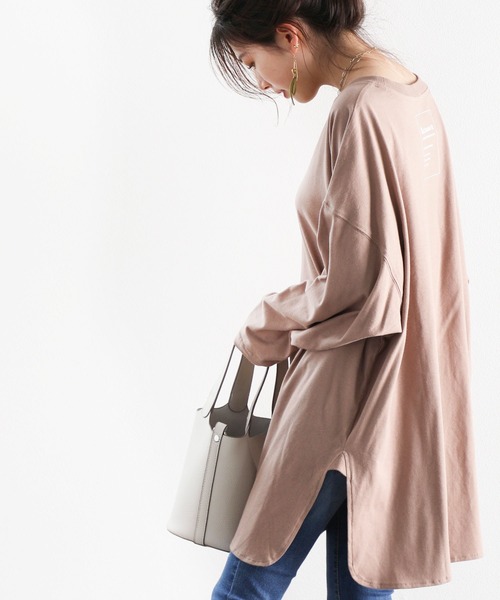 classicalelf（クラシカルエルフ）の「スリットで抜け感を、バックプリント無地ロング丈カットソー（Tシャツ/カットソー・レディース・ホワイト/ブラック/ベージュ/モカ/ブラウン系その他/グリーン系その他・MEDIUM/X-LARGE）」の4枚目の写真